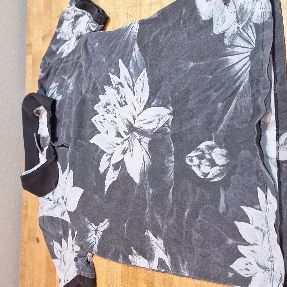 H&M Slim Fit Black‎ Gray Floral Hawaiian Polo Used Condition Small Shirt